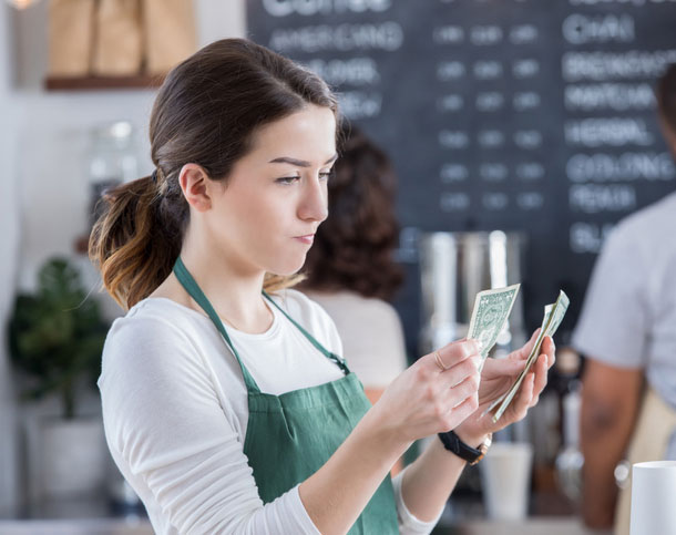 waitress counting tips