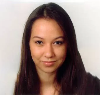 Mai-Linh Pham Headshot