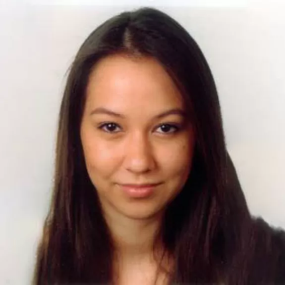 Mai-Linh Pham Headshot